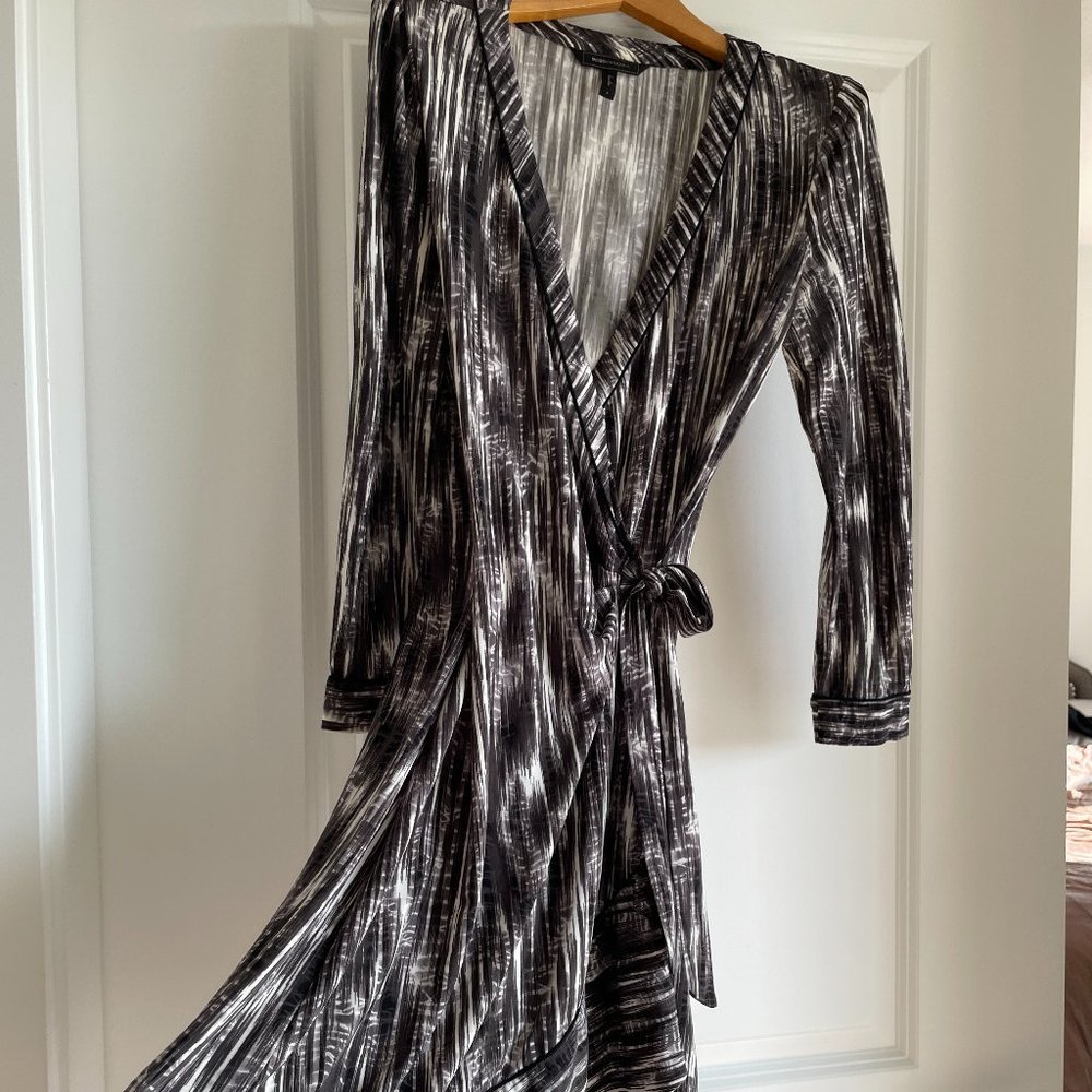 BCBG Max Azria Grey Black & White Wrap Dress sz Small
